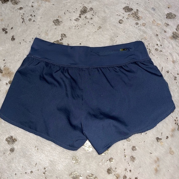 Small Nike gym shorts - Picture 2 of 3